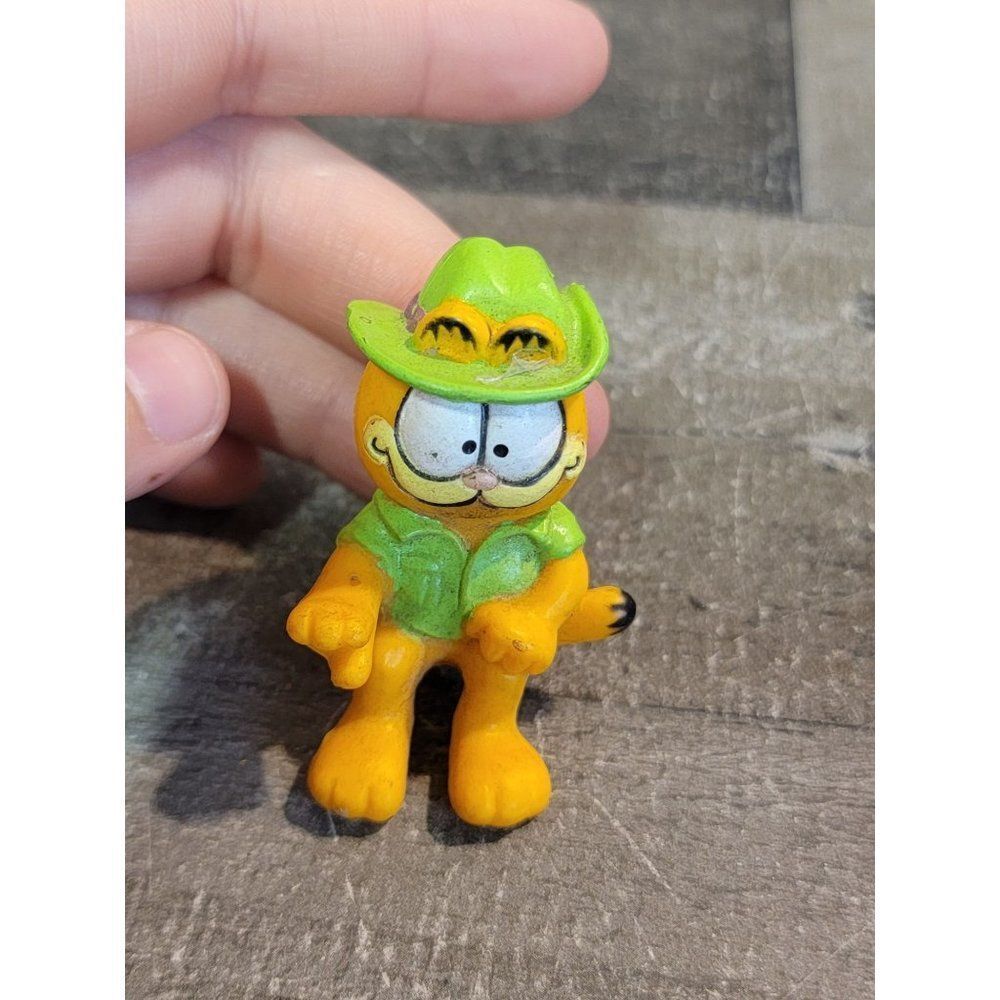 Garfield 1978 1981 green sitting‎ toy figure